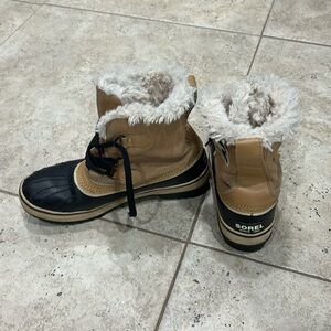 Sorel girls water proof boots